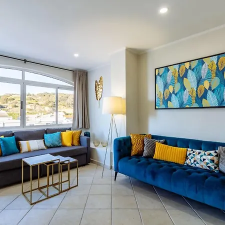 Renoviertes Mit Grosser Terrasse