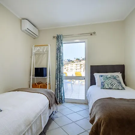 Apartament Renoviertes Mit Grosser Terrasse